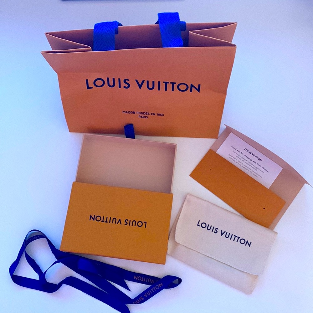 Original Louis Vuitton Card Holder dust bag, box, ribbon and paper bag